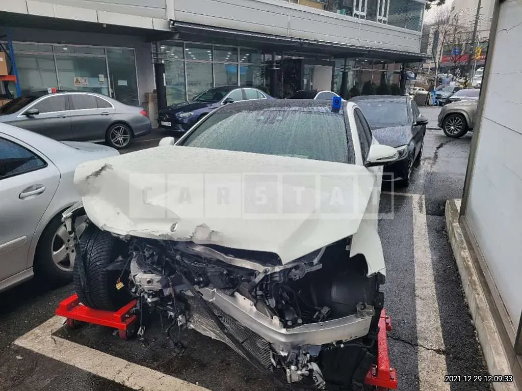 Photo 2 of 20: 2020 Mercedes-Benz E450 4Matic, VIN W1KZF6JB2LA850256 — Korean insurance auction