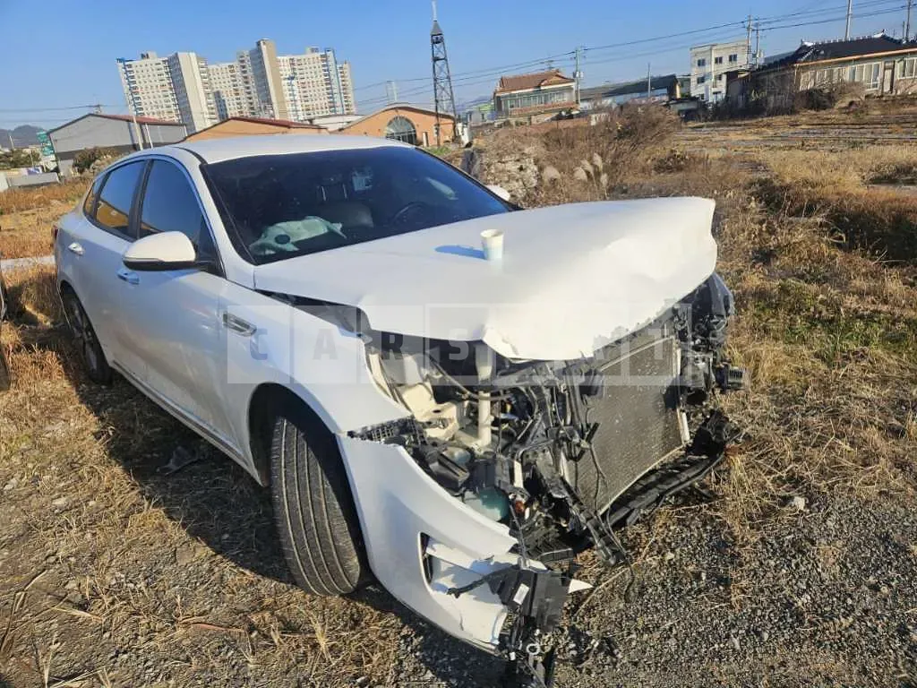 Photo 2 of 6: 2016 Kia K5 — Korean insurance auction