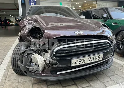 Photo 1 of 42: 2018 MINI Cooper Clubman, VIN WMWLN5106J2G11053 — Korean insurance auction