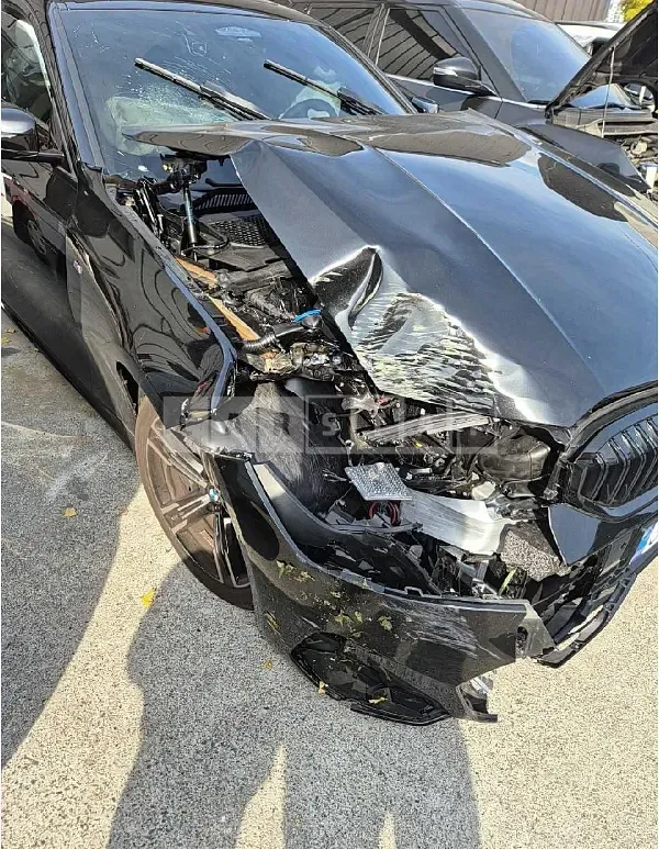 Photo 2 of 18: 2024 BMW 320i — Korean insurance auction