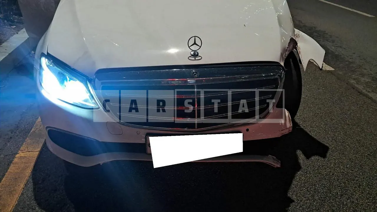 Photo 2 of 11: 2019 Mercedes-Benz E220d 4Matic, VIN WDDZF0FB8KA520822 — Korean insurance auction