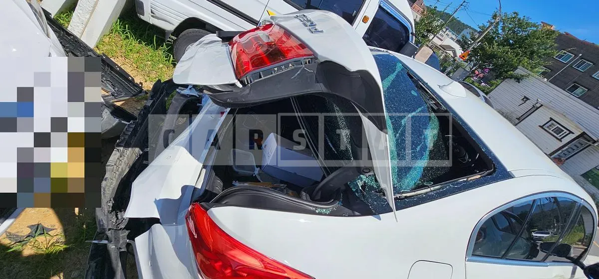 Photo 2 of 14: 2020 BMW 520d xDrive — Korean insurance auction