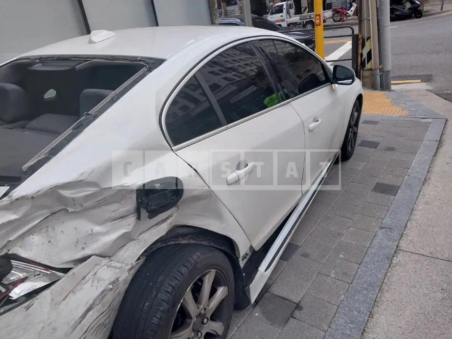 Photo 2 of 13: 2016 Volvo S60D3 — Korean insurance auction