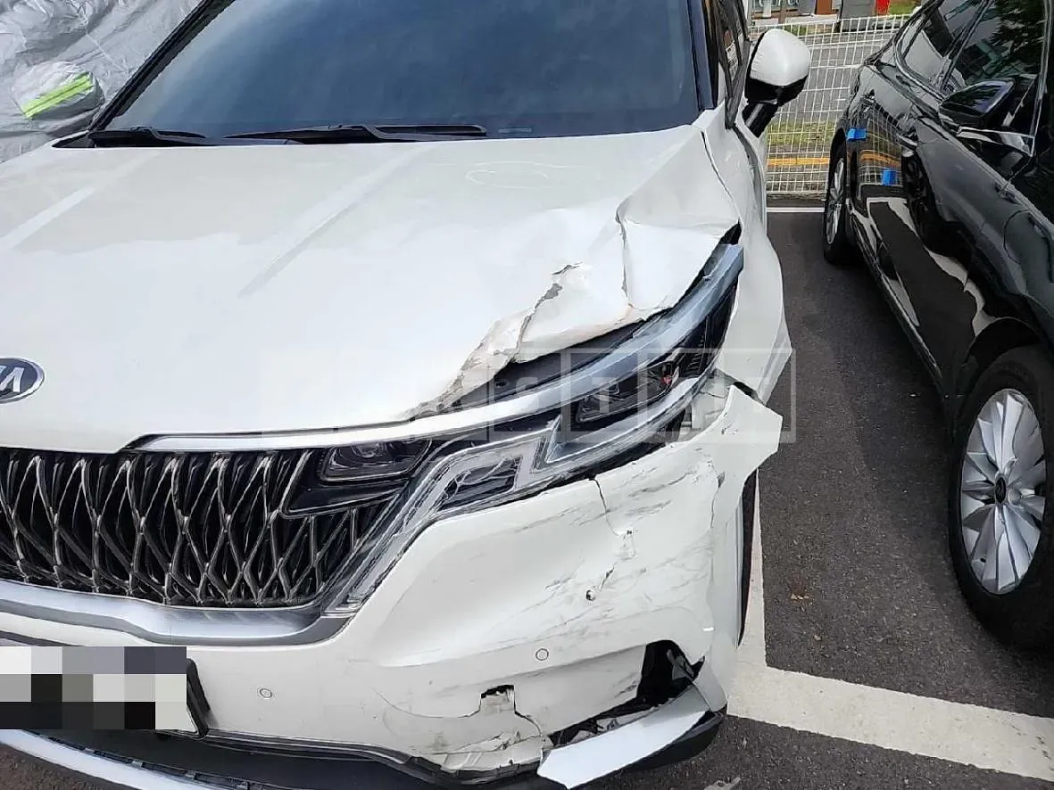 Photo 2 of 16: 2021 Kia Carnival 2.2, VIN KNANE81BBMS079197 — Korean insurance auction