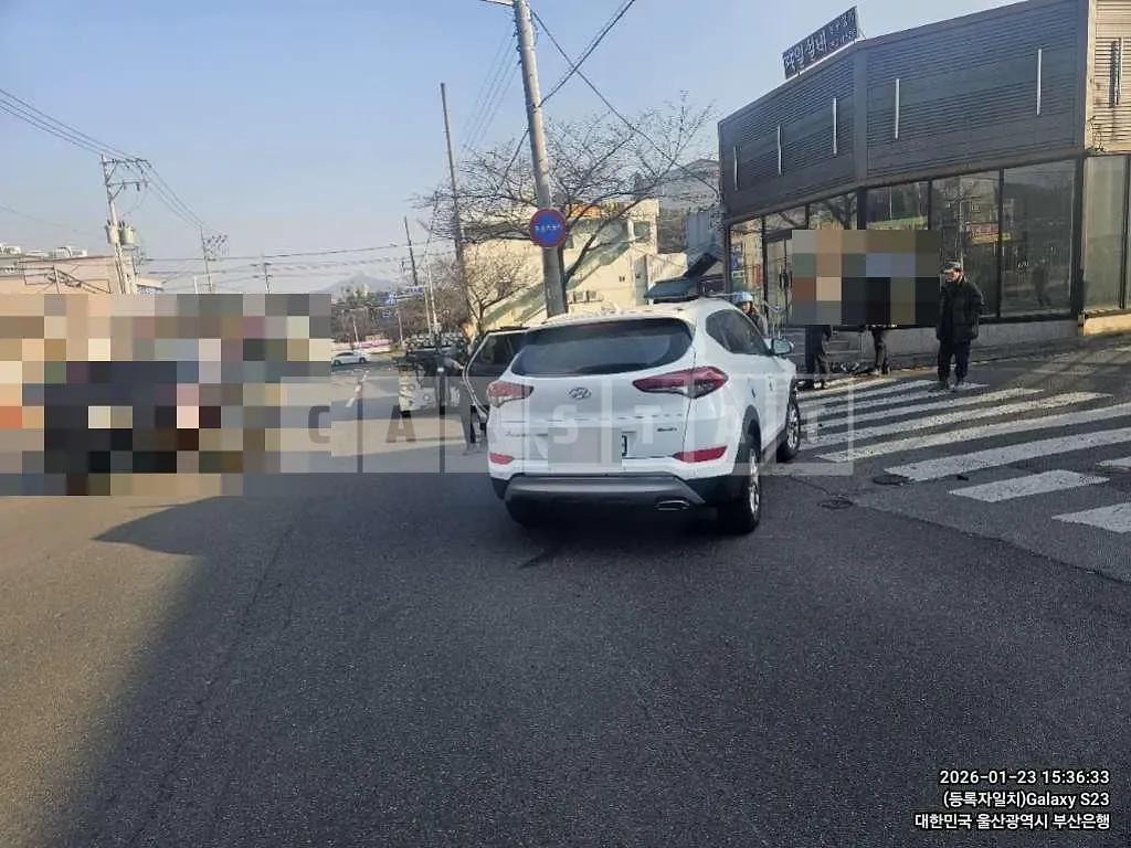 Photo 2 of 6: 2017 Hyundai Tucson TL — Korean insurance auction