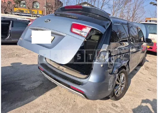 Photo 2 of 13: 2016 Kia Carnival — Korean insurance auction