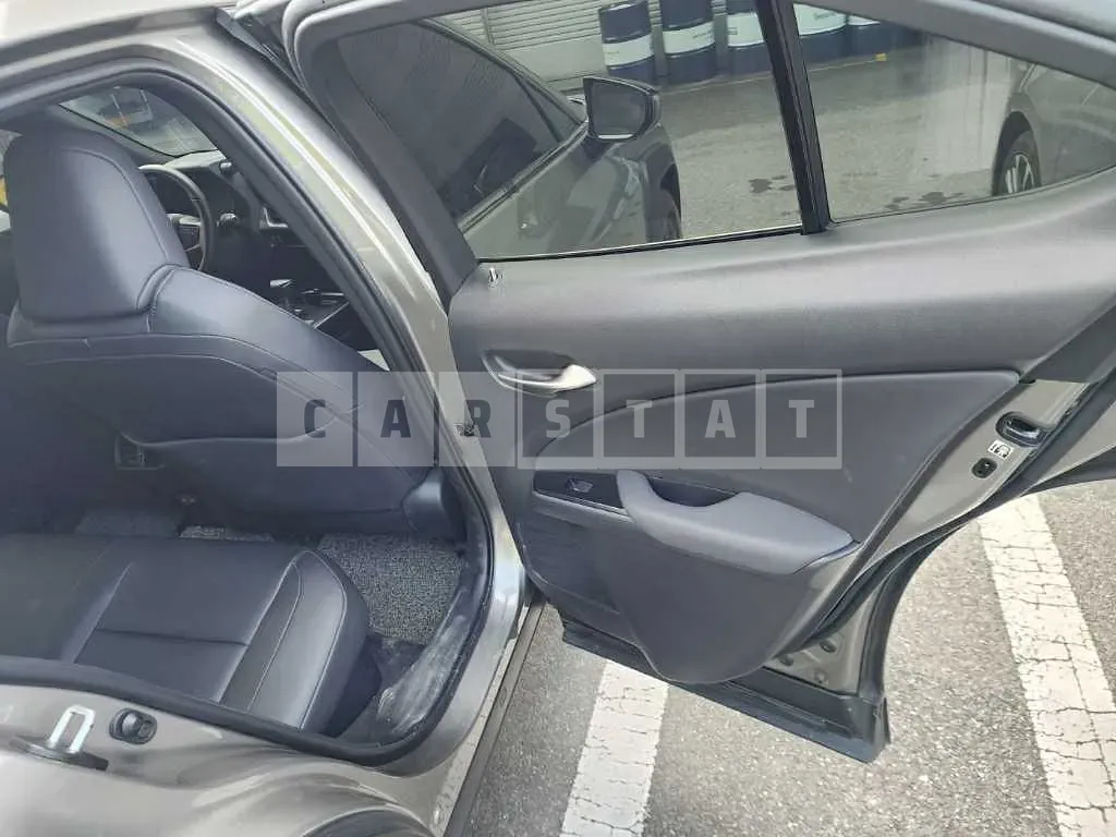 Photo 2 of 35: 2024 Lexus UX250h 2WD — Korean insurance auction