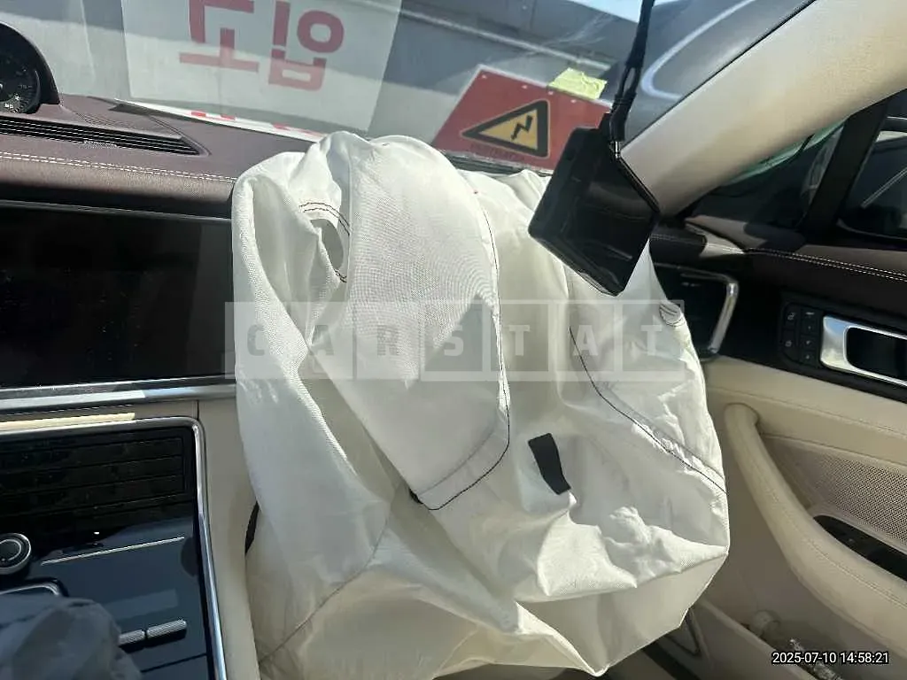 Photo 2 of 51: 2023 Porsche Panamera 4 e-Hybrid — Korean insurance auction