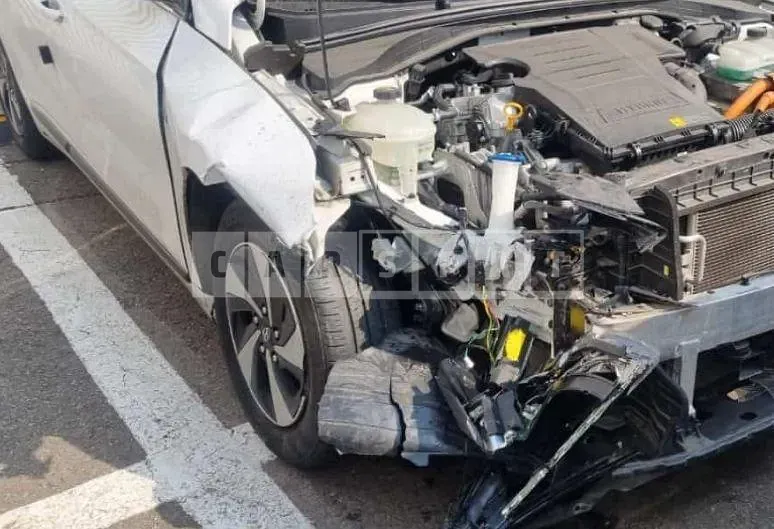 Photo 2 of 16: 2017 Hyundai IONIQ Hybrid — Korean insurance auction