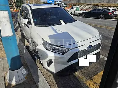 Photo 1 of 28: 2021 Toyota RAV4 Hybrid, VIN JTMW2RFV1MD070973 — Korean insurance auction