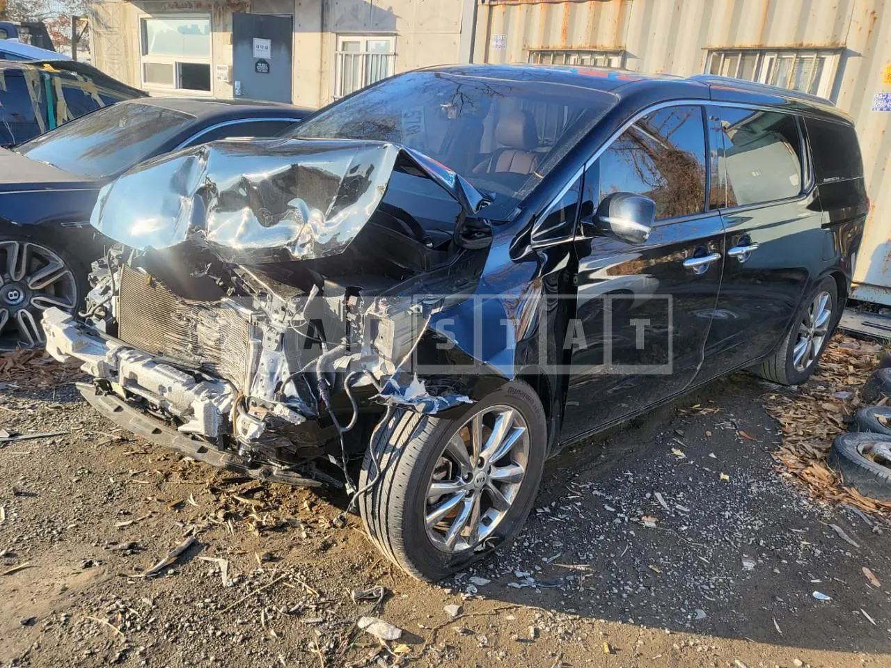 Photo 2 of 5: 2019 Kia Carnival, VIN KNAME811BKS607291 — Korean insurance auction