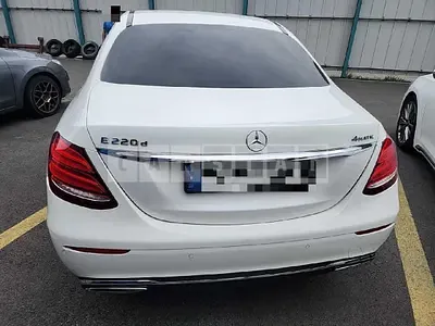 Photo 1 of 35: 2017 Mercedes-Benz E220 d 4Matic — Korean insurance auction
