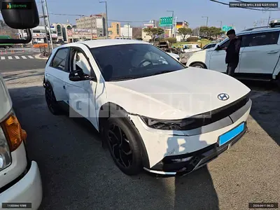 Photo 1 of 28: 2022 Hyundai IONIQ 5, VIN KMHKL81AFNU107659 — Korean insurance auction