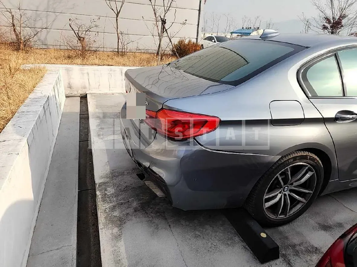 Photo 2 of 19: 2017 BMW 530i xDrive, VIN WBAJD9104HG477249 — Korean insurance auction