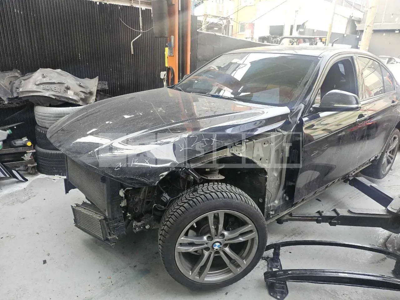 Photo 2 of 9: 2018 BMW 320d, VIN WBA8C5105JA075467 — Korean insurance auction