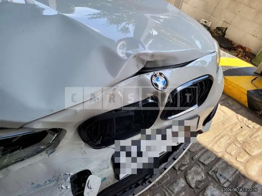 Photo 2 of 10: 2016 BMW 118d — Korean insurance auction