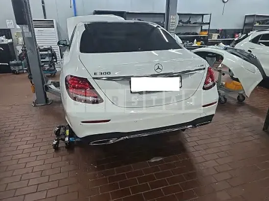 Photo 2 of 18: 2020 Mercedes-Benz E 300 4Matic — Korean insurance auction