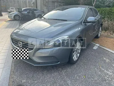 Photo 1 of 19: 2015 Volvo V40 D2, VIN YV1MV845BF2237734 — Korean insurance auction