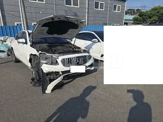 Photo 2 of 23: 2018 Mercedes-Benz E 300 4Matic — Korean insurance auction