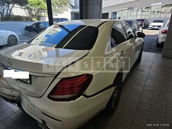 Photo 2 of 16: 2017 Mercedes-Benz E220 d — Korean insurance auction