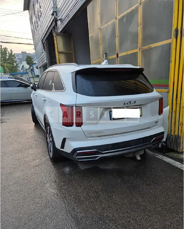 Photo 2 of 14: 2023 Kia Sorento — Korean insurance auction