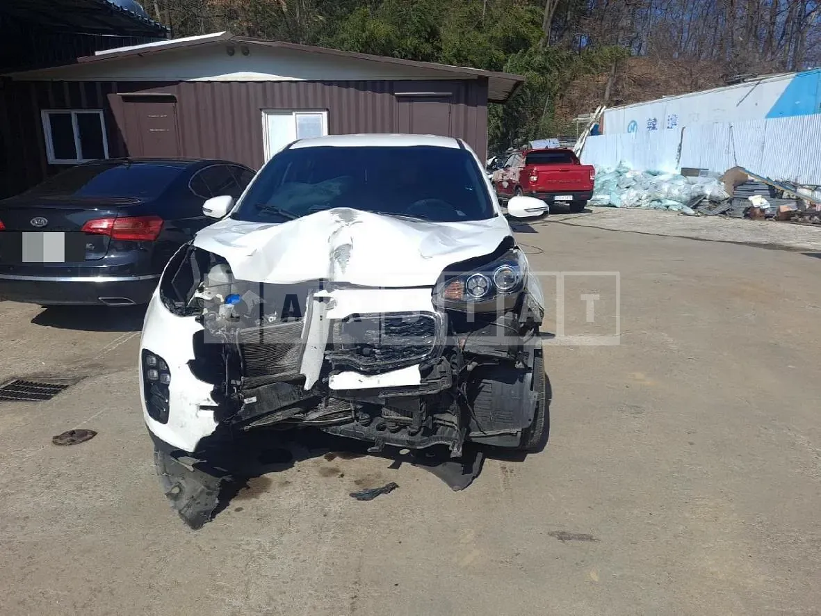 Photo 2 of 10: 2016 Kia Sportage, VIN KNAPN815GHK189974 — Korean insurance auction