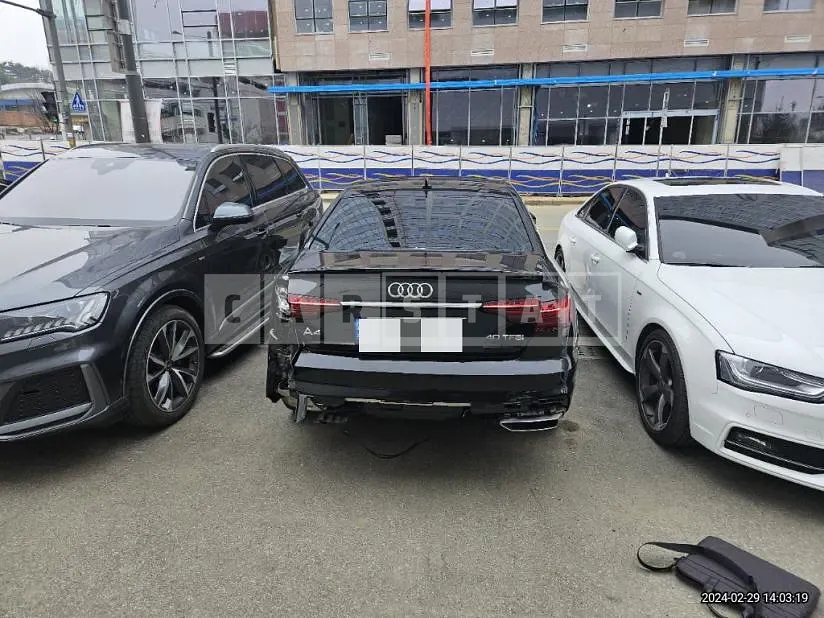 Photo 2 of 44: 2022 Audi A4 40 TFSI Premium, VIN WAUZZZF41NN009924 — Korean insurance auction
