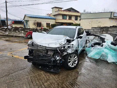Photo 1 of 20: 2017 Hyundai Santa Fe, VIN KMHSW81UBHU750045 — Korean insurance auction