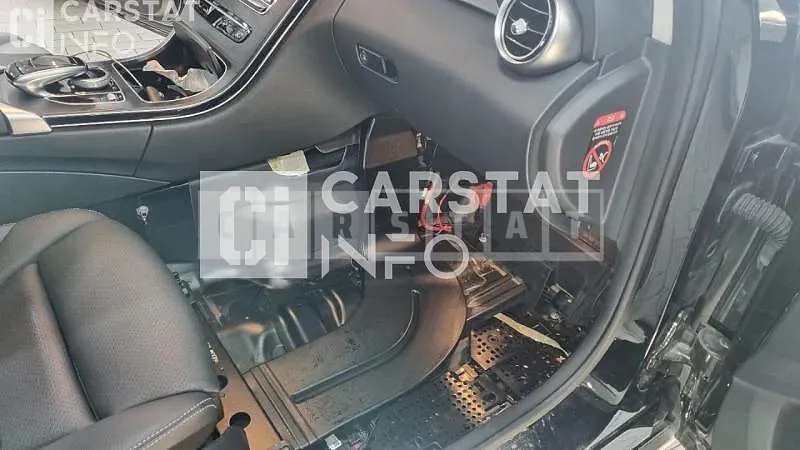 Photo 2 of 6: 2019 Mercedes-Benz C220 d, VIN WDDWF1EB9KR502146 — Korean insurance auction