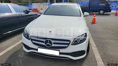 Photo 1 of 7: 2018 Mercedes-Benz E200, VIN WDDZF4CB7JA425162 — Korean insurance auction