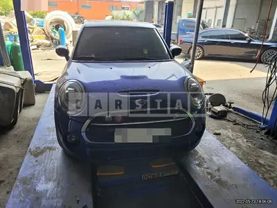Photo 1 of 61: 2019 MINI Cooper S Five-Door, VIN WMWXV9100L2L60992 — Korean insurance auction