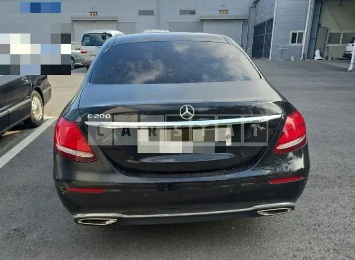 Photo 2 of 10: 2017 Mercedes-Benz E200 — Korean insurance auction
