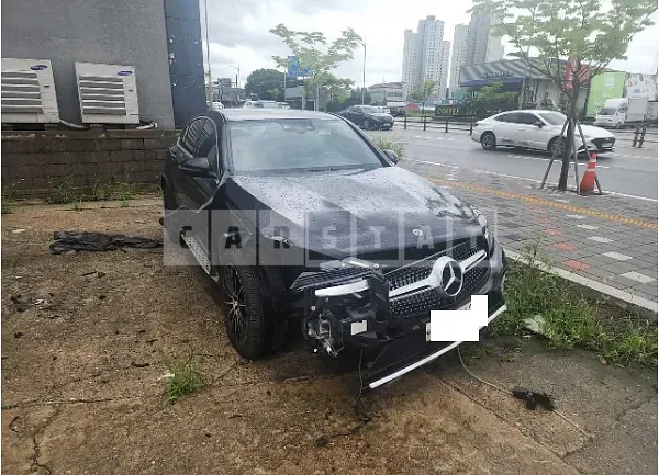 Photo 2 of 15: 2018 Mercedes-Benz GLC220d 4Matic Coupe — Korean insurance auction