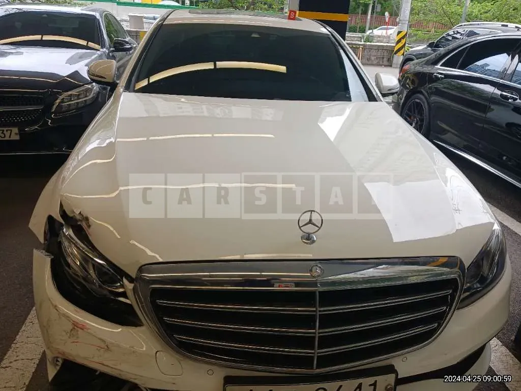 Photo 2 of 11: 2017 Mercedes-Benz E220 d — Korean insurance auction