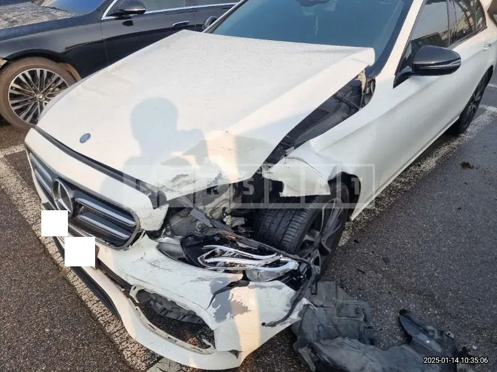 Photo 2 of 7: 2017 Mercedes-Benz E220d — Korean insurance auction
