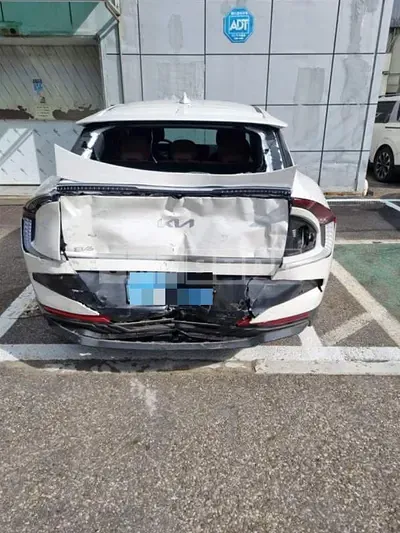 Photo 1 of 26: 2025 Kia EV6 Long Range Earth — Korean insurance auction