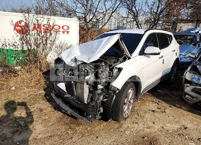 Photo 2 of 21: 2015 Hyundai Santa Fe, VIN KMHSW81XDFU399384 — Korean insurance auction