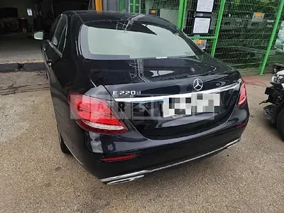 Photo 1 of 35: 2017 Mercedes-Benz E220d — Korean insurance auction
