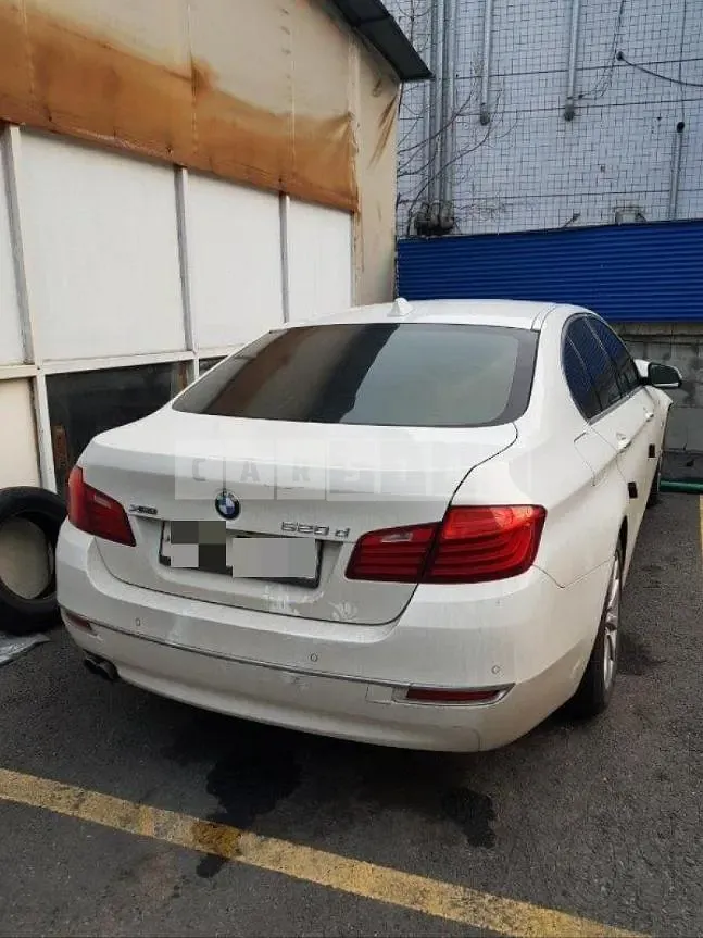 Photo 2 of 31: 2016 BMW 520d xDrive, VIN WBA5E7103GG158085 — Korean insurance auction
