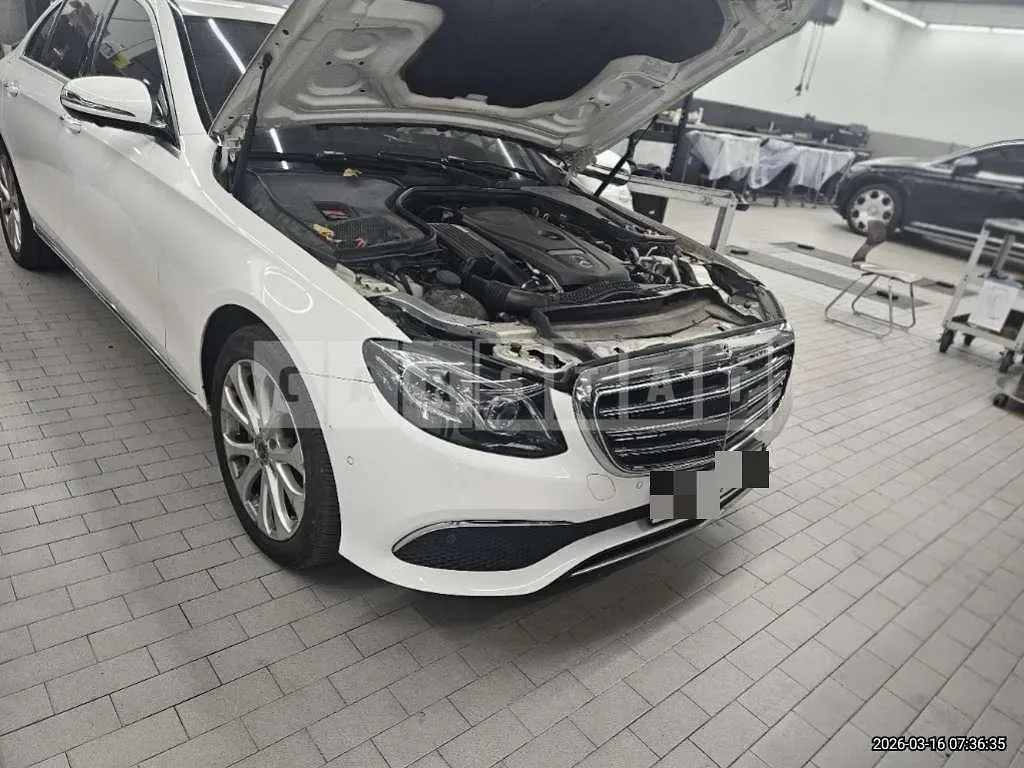 Photo 2 of 41: 2019 Mercedes-Benz E300 4Matic — Korean insurance auction