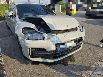 Photo 1 of 54: 2024 Porsche Panamera 4 e-Hybrid — Korean insurance auction