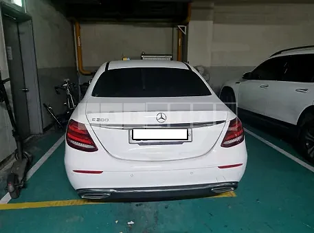 Photo 2 of 29: 2017 Mercedes-Benz E200, VIN WDDZF4CB2HA132148 — Korean insurance auction