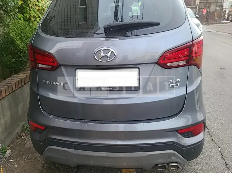 Photo 2 of 12: 2018 Hyundai Santa Fe, VIN KMHSW81UDJU774243 — Korean insurance auction