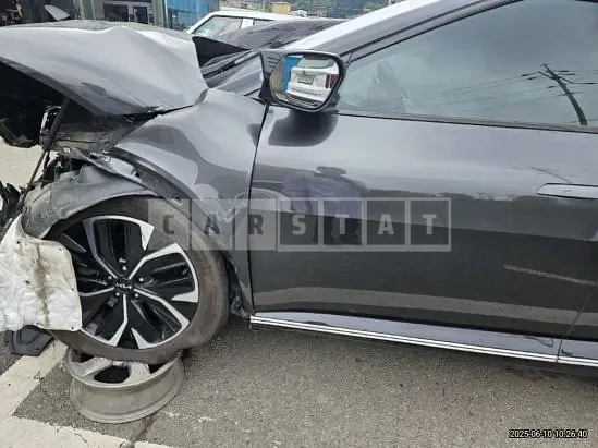 Photo 2 of 19: 2022 Kia EV6 — Korean insurance auction