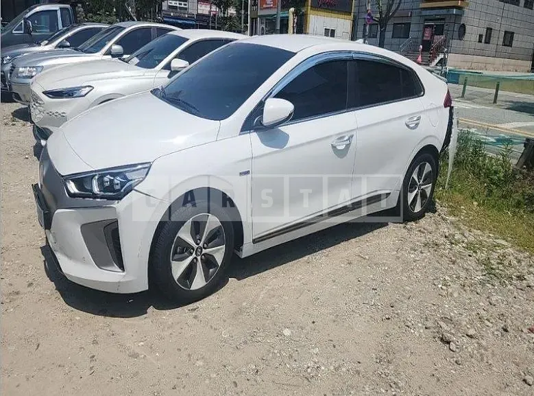 Photo 2 of 35: 2018 Hyundai IONIQ Eletric, VIN KMHC051HFJU027286 — Korean insurance auction
