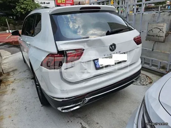 Photo 2 of 32: 2023 Volkswagen Tiguan Allspace — Korean insurance auction