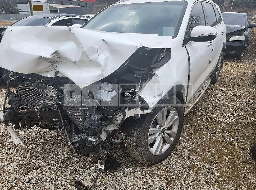 Photo 2 of 20: 2017 Kia Sorento 2.2 (4WD), VIN KNAPS81BDHA310714 — Korean insurance auction