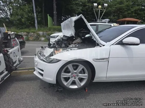 Photo 2 of 6: 2018 Jaguar XE 20d — Korean insurance auction