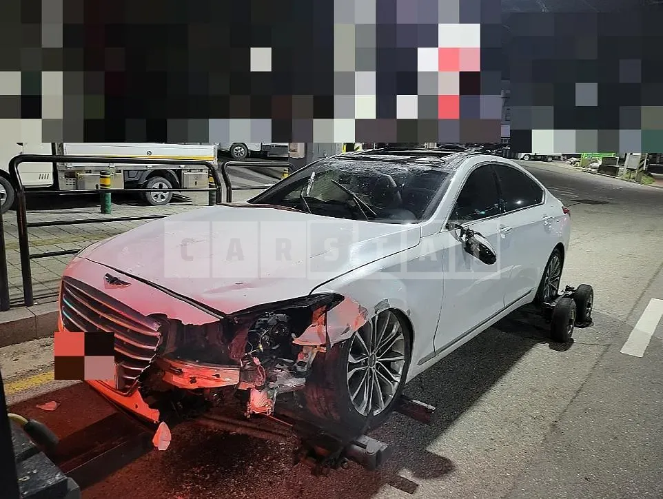 Photo 3 of 3: 2015 Genesis 3.3 — Korean insurance auction
