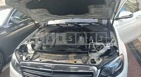 Photo 2 of 32: 2019 Mercedes-Benz E 300 4Matic, VIN WDDZF4KB9KA695514 — Korean insurance auction